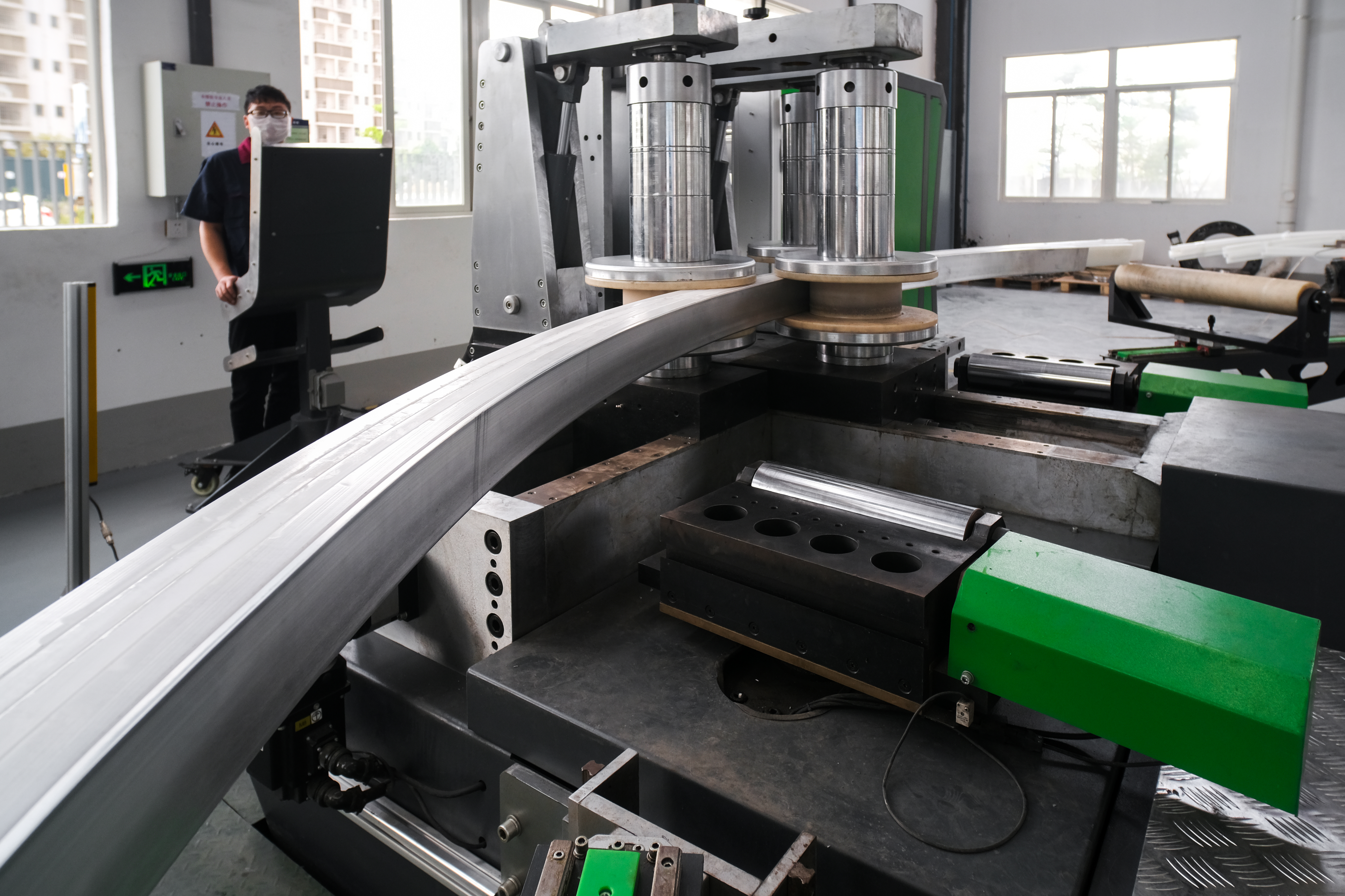 2.数控辊弯设备.jpg 2.数控辊弯设备.jpg