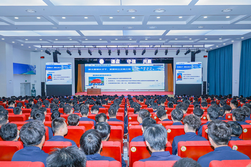 10.中建八局一公司举办新员工入职培训第一课_副本.jpg 10.中建八局一公司举办新员工入职培训第一课_副本.jpg
