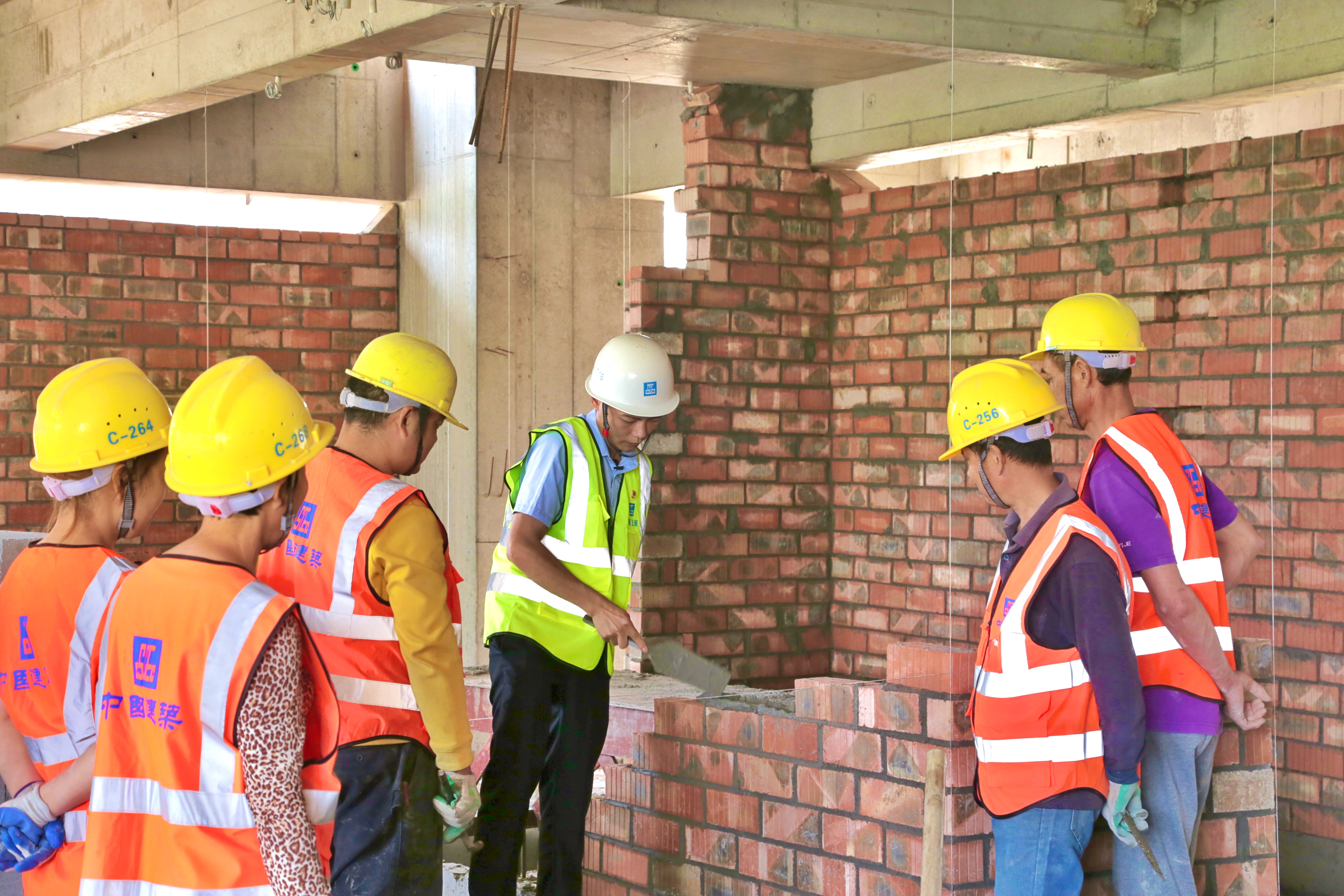 中国建筑五局总承包公司项目质量总监邹彬 (5).jpg 中国建筑五局总承包公司项目质量总监邹彬 (5).jpg